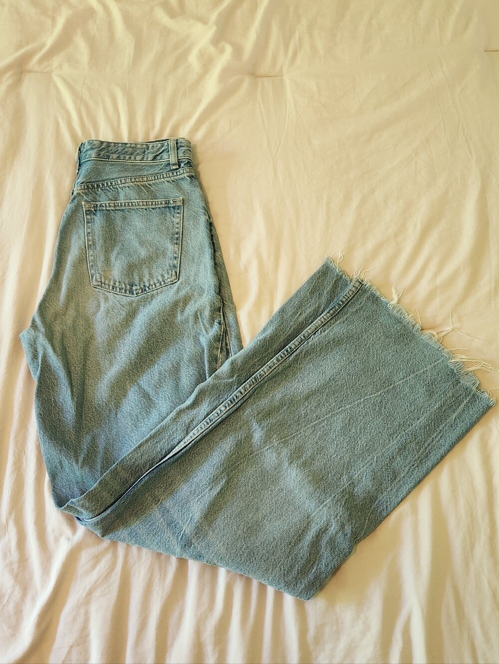 Zara Light Wash Frayed Hem Jeans